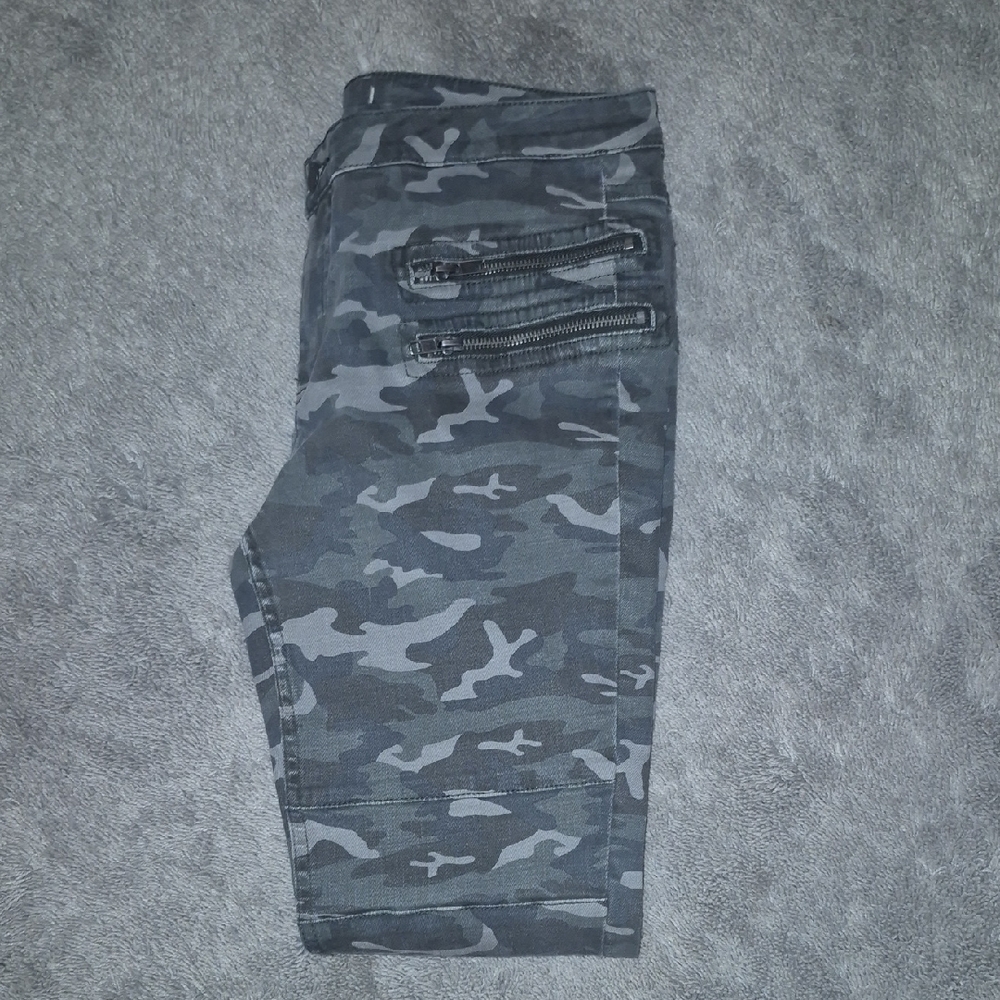 NWOT Free People, Lennon Green Camouflage  Skinny Jeans, Size 29